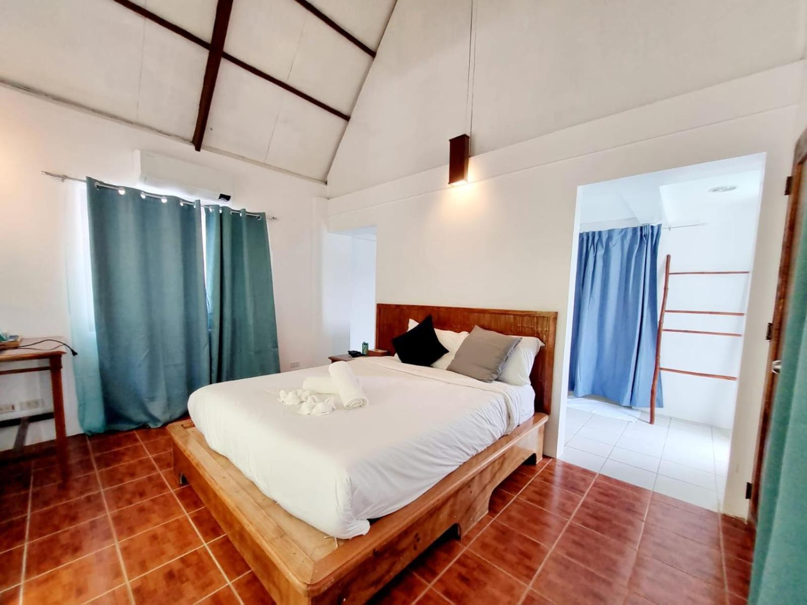 Casalay Boutique Villas & Dive Puerto Galera Bilik gambar