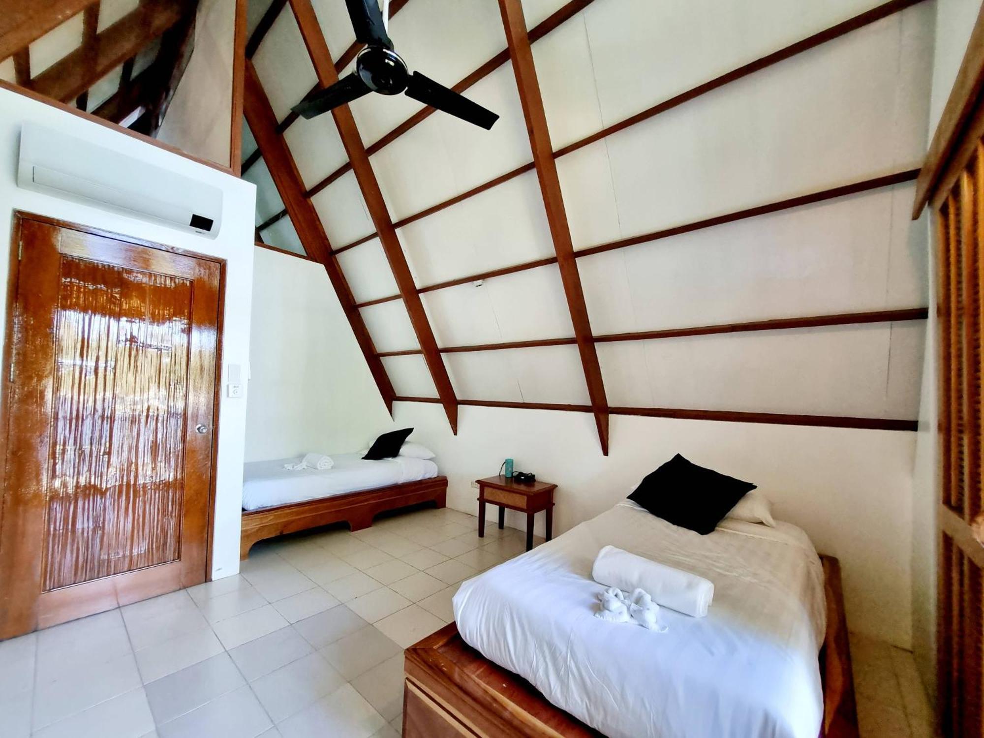 Casalay Boutique Villas & Dive Puerto Galera Bilik gambar