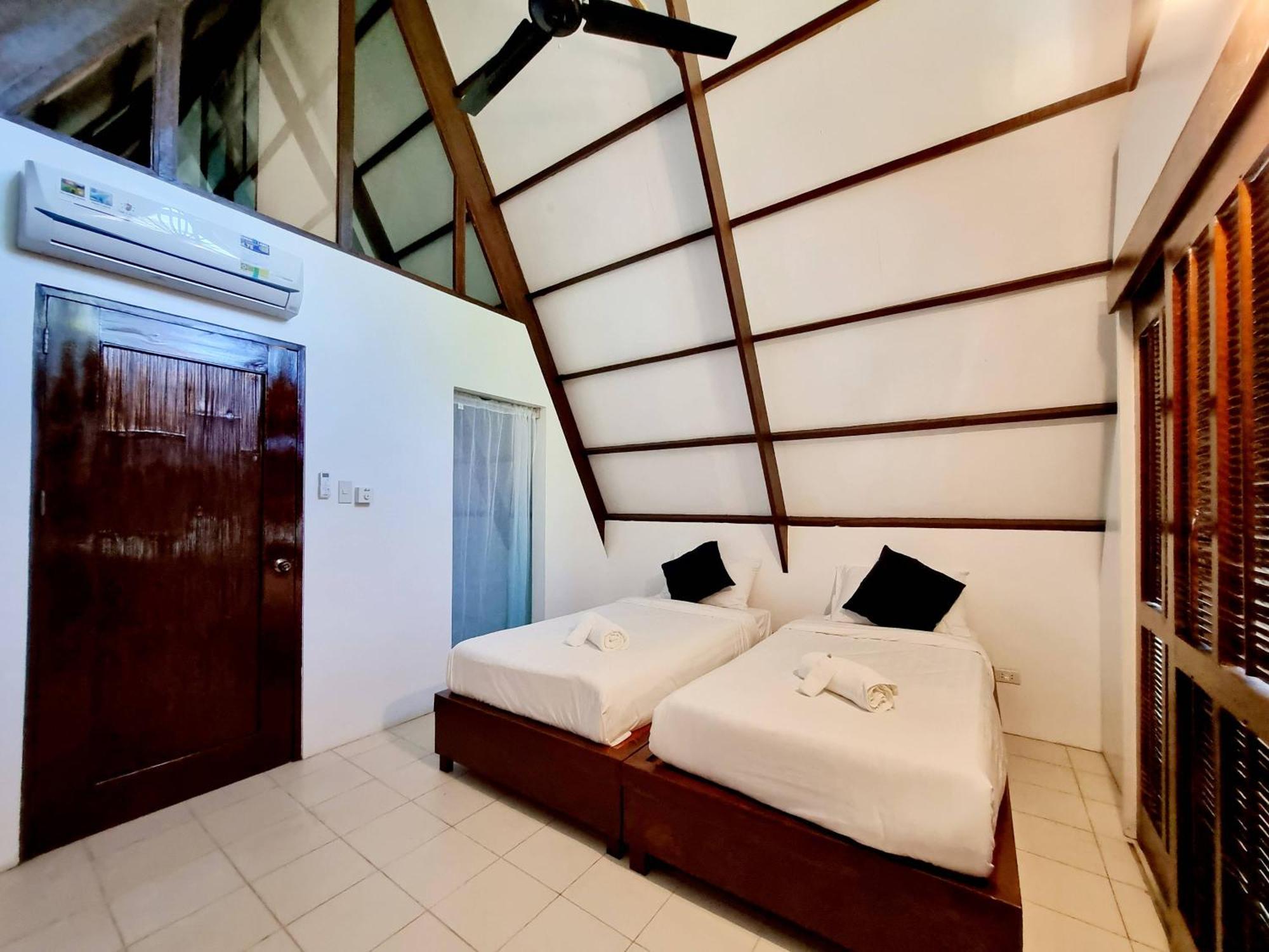 Casalay Boutique Villas & Dive Puerto Galera Bilik gambar